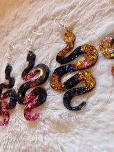 Load image into Gallery viewer, Glitter Snake Resin Earrings
