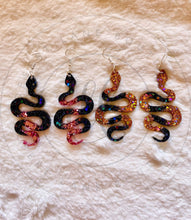 Load image into Gallery viewer, Glitter Snake Resin Earrings
